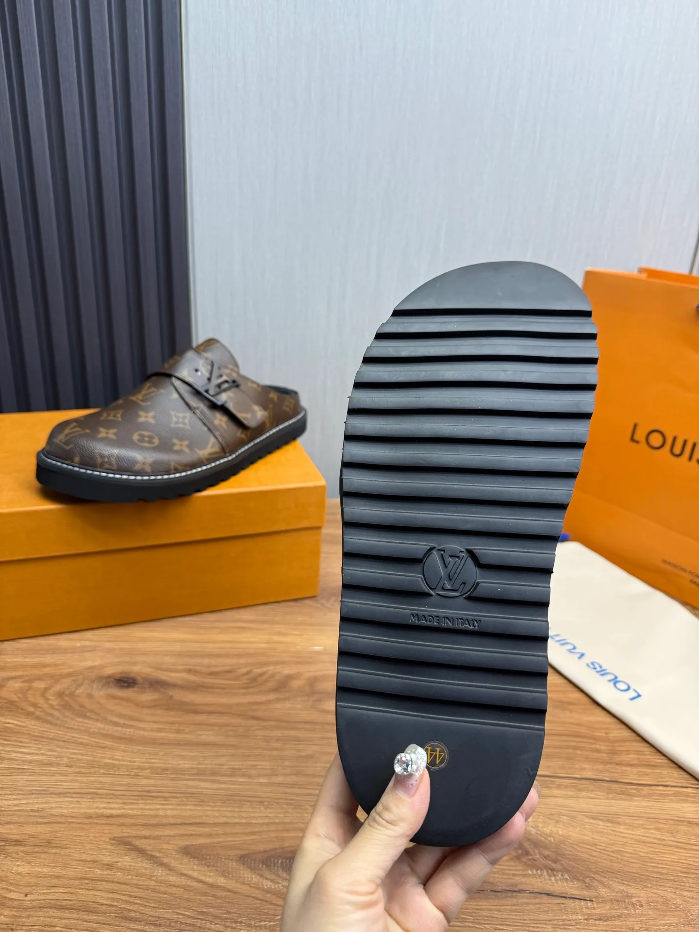 Men's men's shoes 460💰 Lv. Popular couple slippers hot sale🩷💚 🩴Official website one to one production 35-45 sizes 45 46 🉑️Customized!
